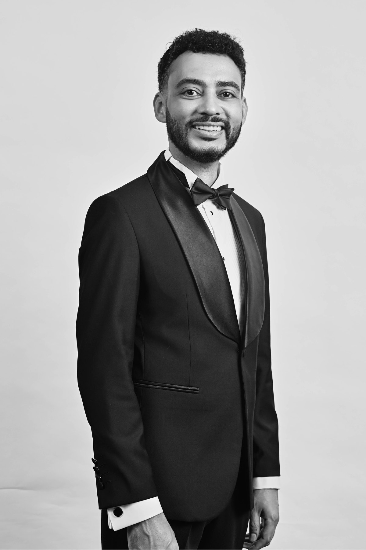 Henrique Rodrigues in black tie formal context