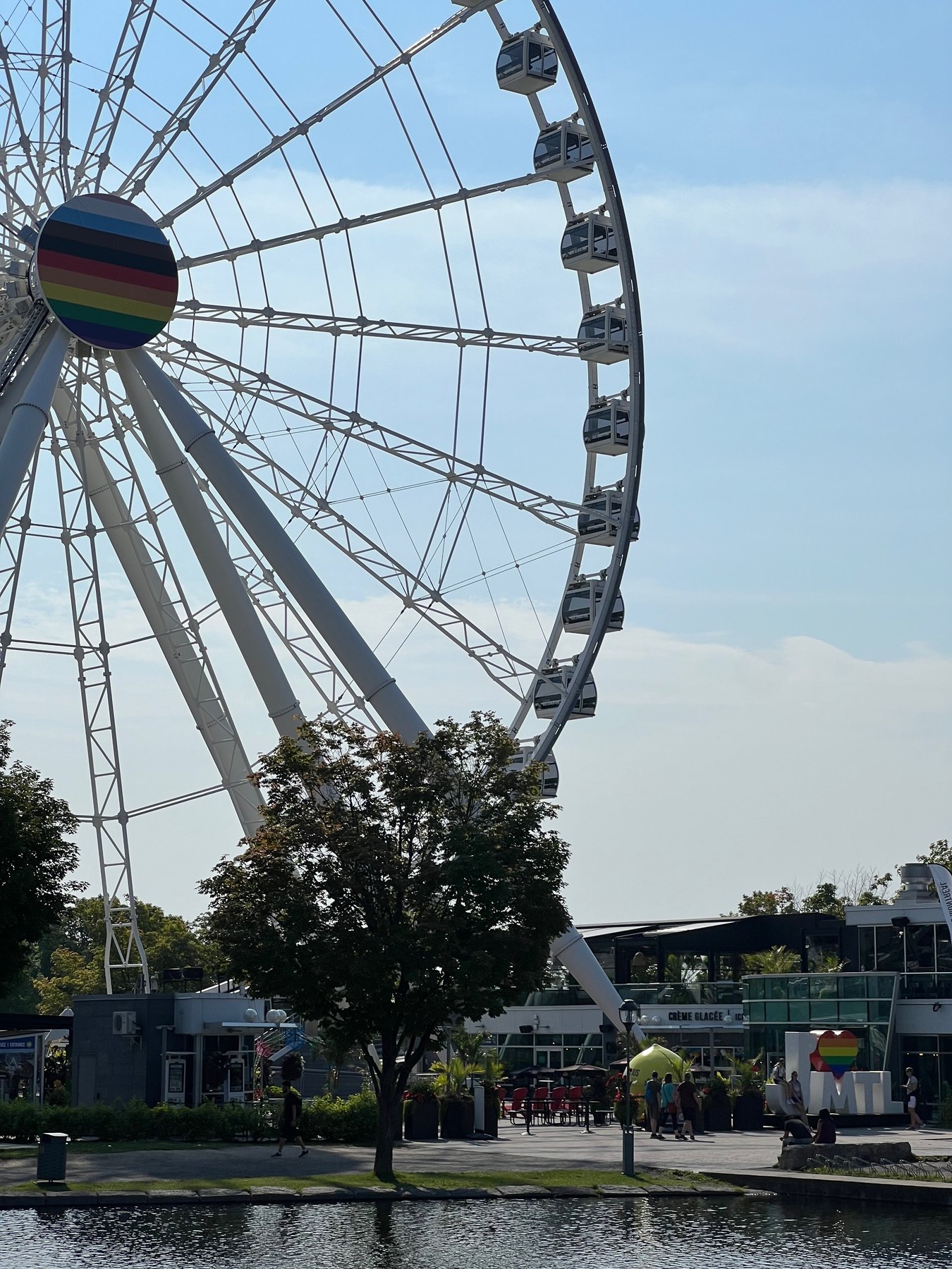 La Grande Roue visitor path and wheel context