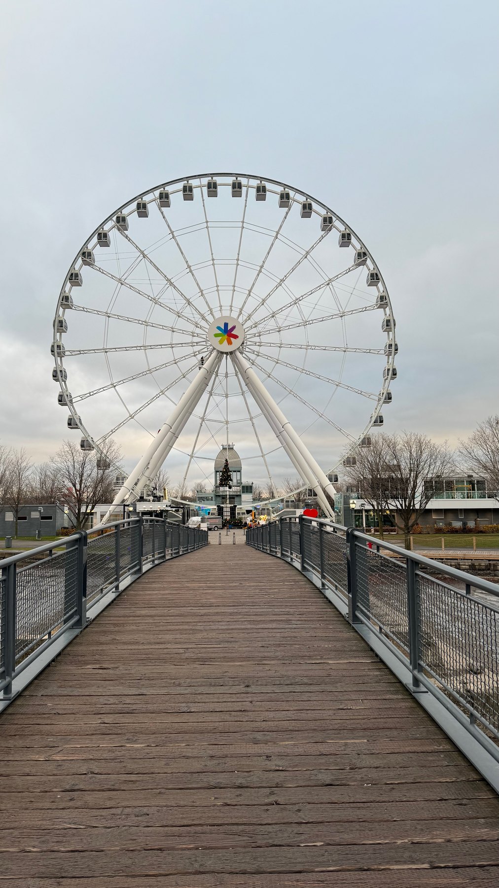 La Grande Roue de Montreal visitor pier frame