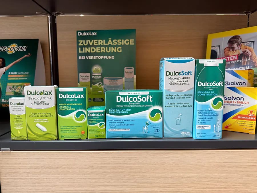 DulcoLax et DulcoSoft sur un rayon de pharmacie